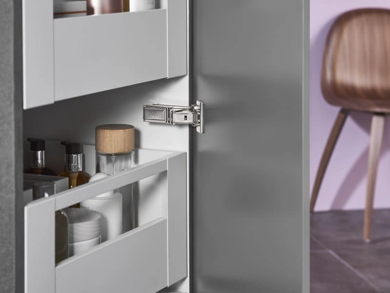 Funkcjonalna szafa na zamówienie z szufladami wewnętrznymi